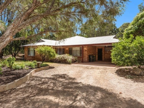 2 Bardoc Way Greenfields WA 6210 street view
