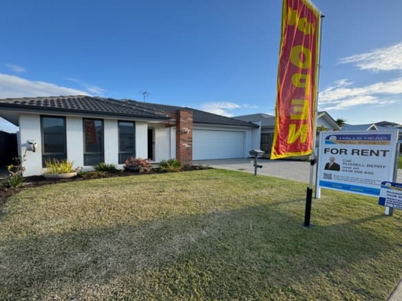 Rental home in Halls Head