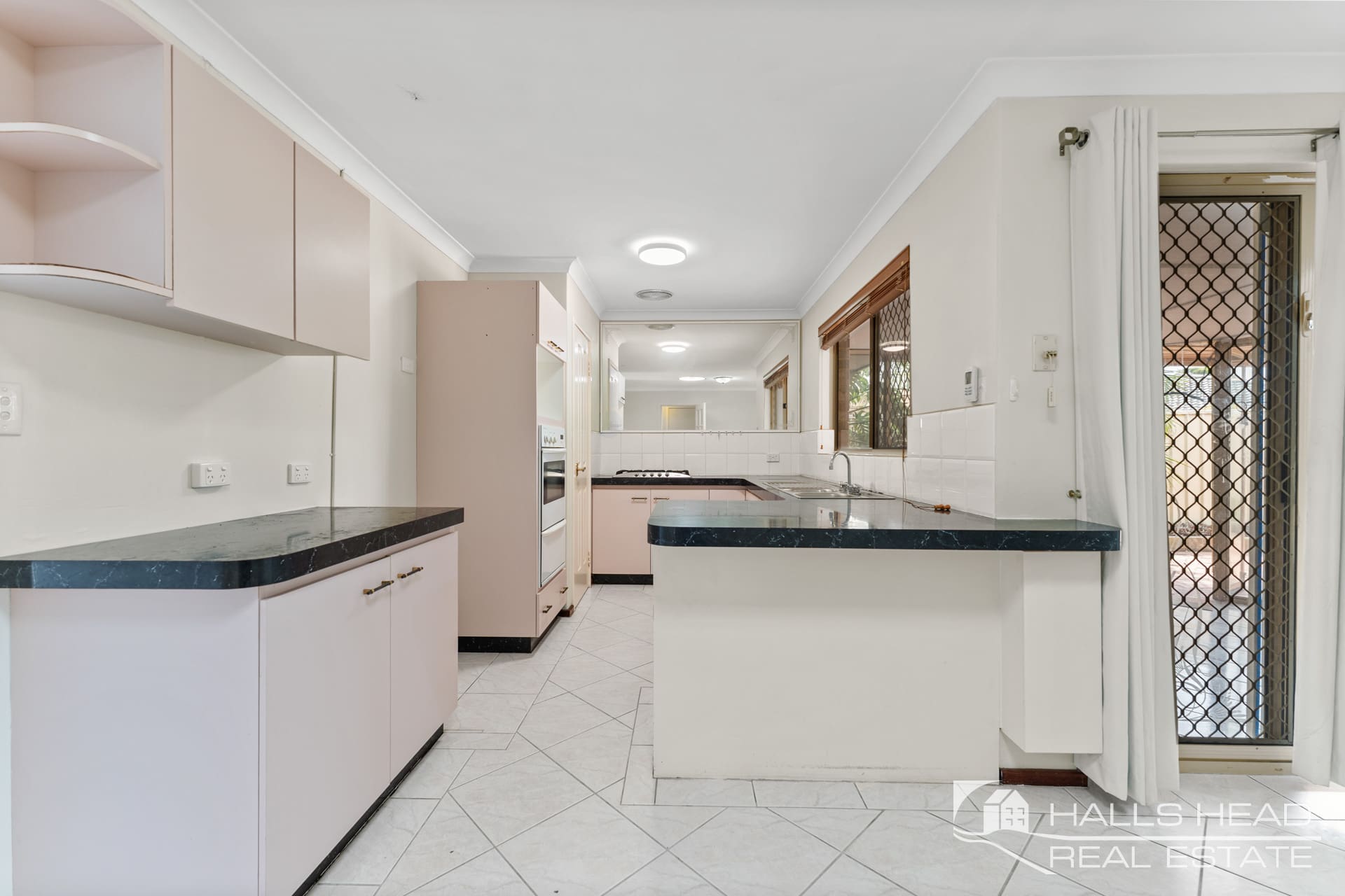 20B Sandford Crescent HALLS HEAD 16 20B Sandford Crescent Halls Head 15