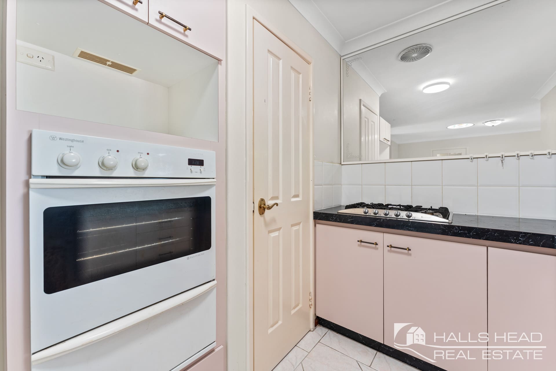 20B Sandford Crescent HALLS HEAD 17 20B Sandford Crescent Halls Head 16