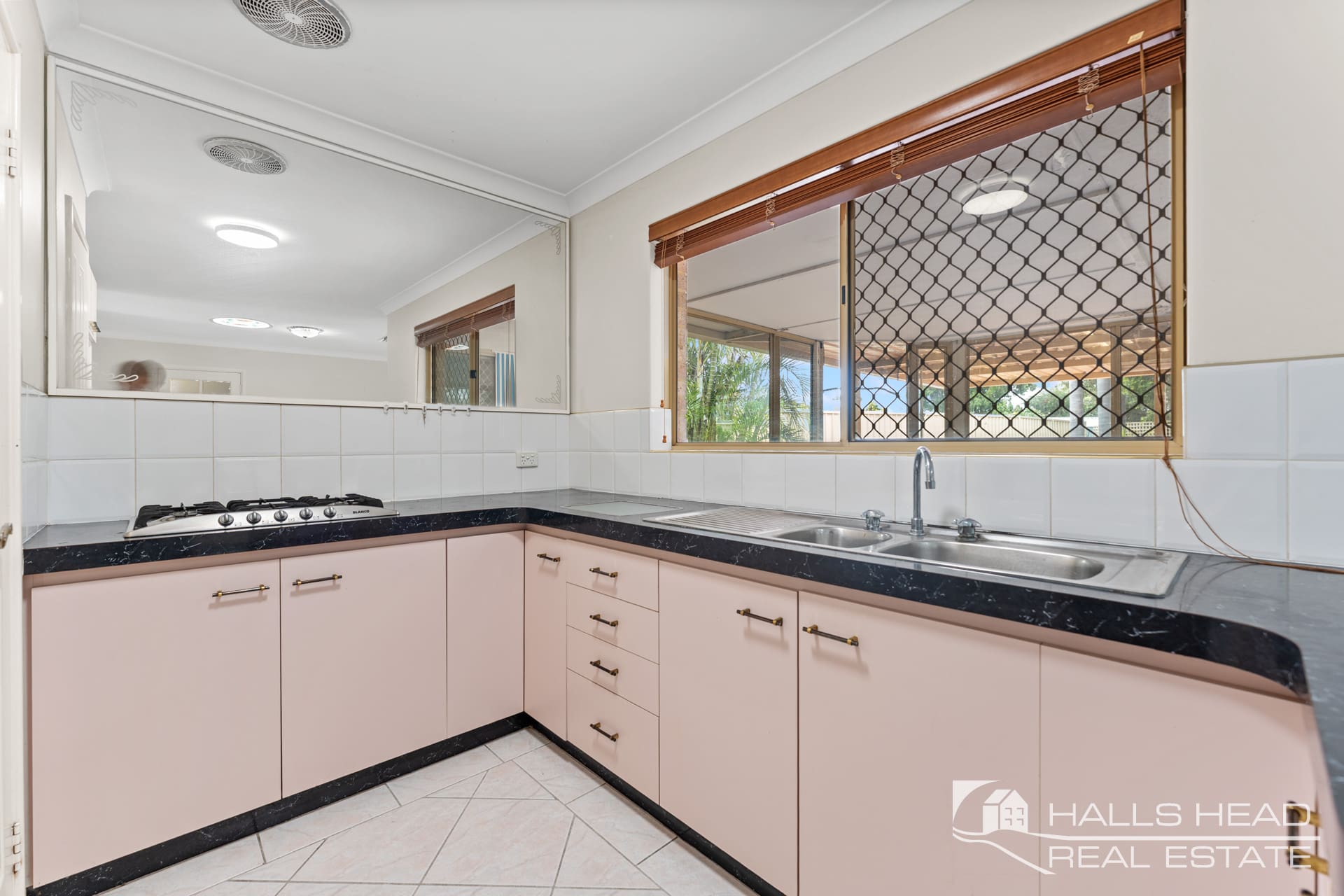 20B Sandford Crescent HALLS HEAD 18 20B Sandford Crescent Halls Head 17