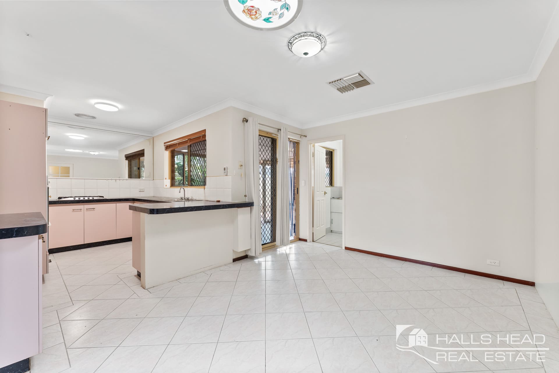 20B Sandford Crescent HALLS HEAD 20 20B Sandford Crescent Halls Head 19