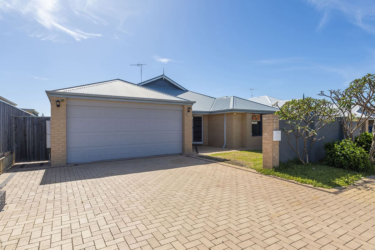 Modern house with spacious driveway.