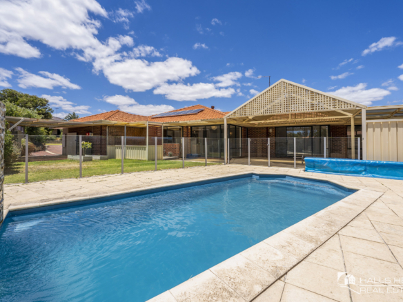 10 Bucentaur Place Halls Head pool