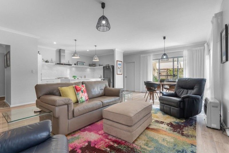 54 Natures Loop Erskine Open plan living