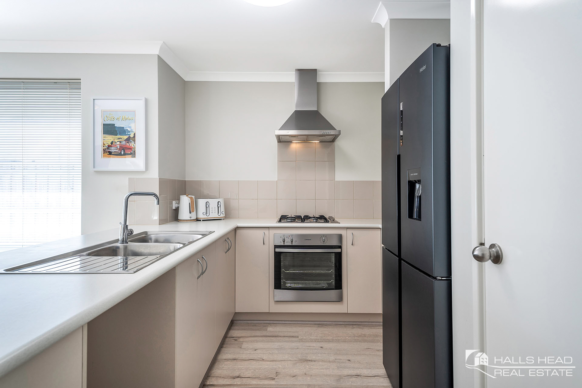 7 Teneriffe Rise Halls Head_07 Halls Head home for sale modern kitchen Teneriffe Rise