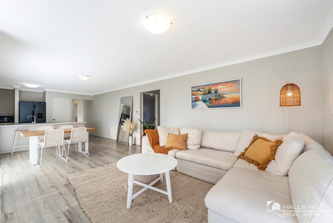 open plan living 7 Teneriffe Rise Halls Head