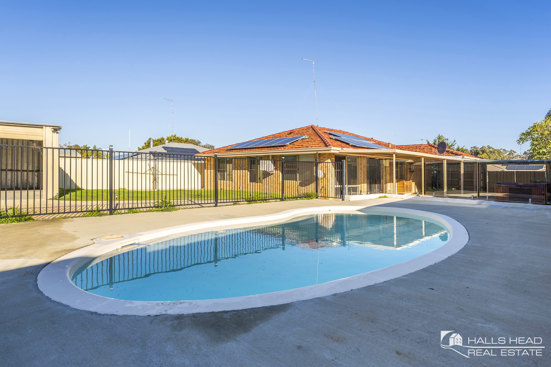 13_Kangarooo_Paw_Drive_GREENFIELDS_01 13 Kangaroo Paw Drive Greenfields Swimming Pool